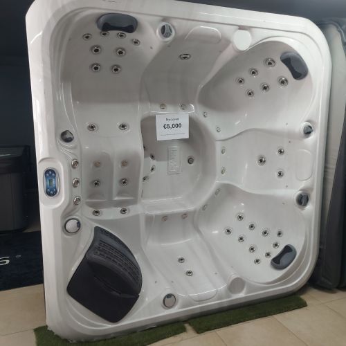 Style Spas 6 Person Spa (Sterling Silver) - Pre-loved